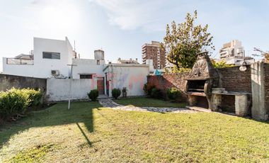 Casa con Jardin y cochera en Villa Lugano
