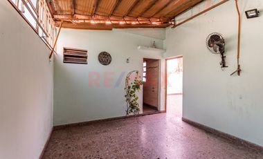 Casa con Jardin y cochera en Villa Lugano