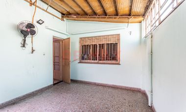 Casa con Jardin y cochera en Villa Lugano