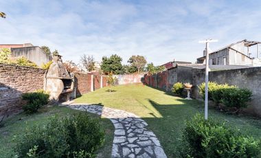 Casa con Jardin y cochera en Villa Lugano