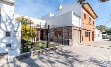 Casa con Jardin y cochera en Villa Lugano