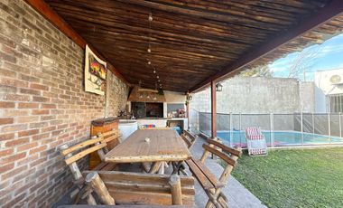 VENTA CASA MULTIFAMILIAR TALAR PILETA QUINCHO