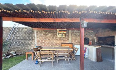 VENTA CASA MULTIFAMILIAR TALAR PILETA QUINCHO