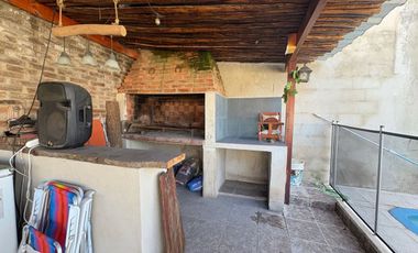 VENTA CASA MULTIFAMILIAR TALAR PILETA QUINCHO