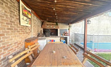 VENTA CASA MULTIFAMILIAR TALAR PILETA QUINCHO