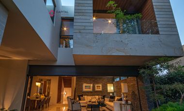 Hermosa casa de lujo en venta en Bosque de los Lagos con alberca y elevador
