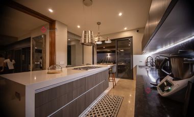 Hermosa casa de lujo en venta en Bosque de los Lagos con alberca y elevador