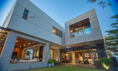 Hermosa casa de lujo en venta en Bosque de los Lagos con alberca y elevador