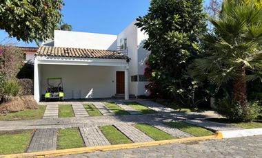 Casa de una planta con alberca en El Cristo, Atlixco, Puebla.