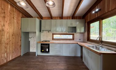 Casa en arriendo c/ estacionamiento en Molco