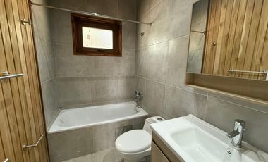 Casa en arriendo c/ estacionamiento en Molco