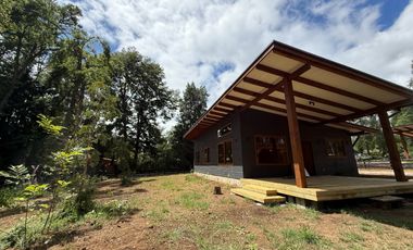 Casa en arriendo c/ estacionamiento en Molco