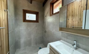 Casa en arriendo c/ estacionamiento en Molco