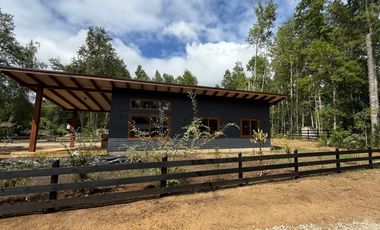 Casa en arriendo c/ estacionamiento en Molco