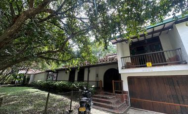 Casa campestre en arriendo – Envigado.
