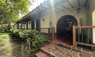 Casa campestre en arriendo – Envigado.