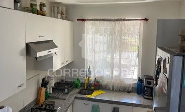 CASA DE 1 PISO CON 3D + 2B, PATIO Y ESTACIONAMIENTO.