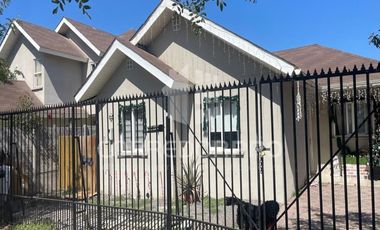 CASA DE 1 PISO CON 3D + 2B, PATIO Y ESTACIONAMIENTO.