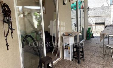 CASA DE 1 PISO CON 3D + 2B, PATIO Y ESTACIONAMIENTO.