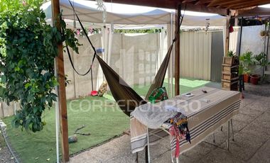 CASA DE 1 PISO CON 3D + 2B, PATIO Y ESTACIONAMIENTO.