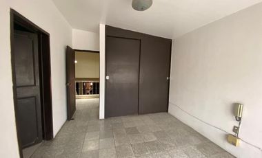 CASA EN RENTA CON EXCELENTE UBICACIÓN