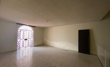 CASA EN RENTA CON EXCELENTE UBICACIÓN