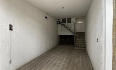 CASA EN RENTA CON EXCELENTE UBICACIÓN