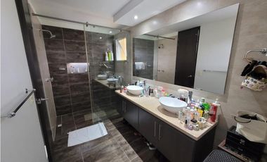 RESIDENCIA DE LUJO EN CONDOMINIO PALMA REAL (Villavicencio)