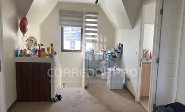 CASA DE 2 PISOS CON 4D + 3B + PATIO, TERRAZA, PISCINA