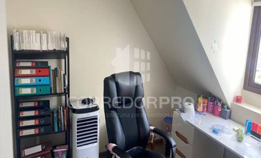 CASA DE 2 PISOS CON 4D + 3B + PATIO, TERRAZA, PISCINA