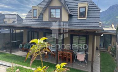 CASA DE 2 PISOS CON 4D + 3B + PATIO, TERRAZA, PISCINA