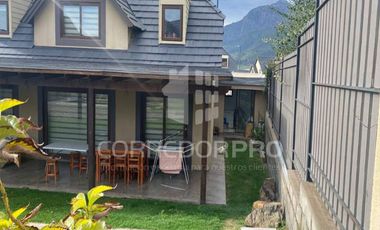 CASA DE 2 PISOS CON 4D + 3B + PATIO, TERRAZA, PISCINA