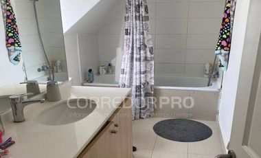 CASA DE 2 PISOS CON 4D + 3B + PATIO, TERRAZA, PISCINA