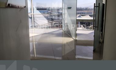 SE VENDE OFICINA EN CHICUREO, 3ESTAC. Y 1BOD. FRENTE A JUMBO