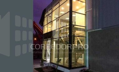 CONDOMINIO DE 4 OFICINAS A ORILLA DE PANAMERICANA NORTE.