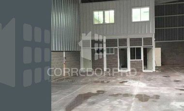 CONDOMINIO DE 4 OFICINAS A ORILLA DE PANAMERICANA NORTE.