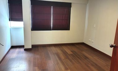 Alquiler de amplio departamento, 175 m² + estacionamiento doble – Surco