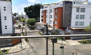 Alquiler de amplio departamento, 175 m² + estacionamiento doble – Surco