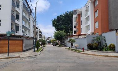 Alquiler de amplio departamento, 175 m² + estacionamiento doble – Surco