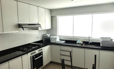Alquiler de amplio departamento, 175 m² + estacionamiento doble – Surco