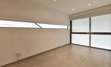 Se vende moderna casa en Lomas Country Club