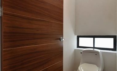 Se vende moderna casa en Lomas Country Club