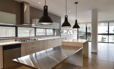 Se vende moderna casa en Lomas Country Club