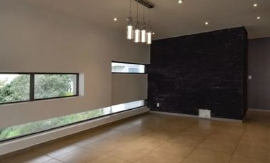 Se vende moderna casa en Lomas Country Club
