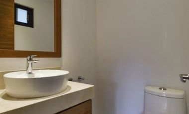 Se vende moderna casa en Lomas Country Club