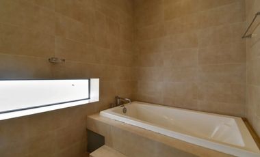 Se vende moderna casa en Lomas Country Club
