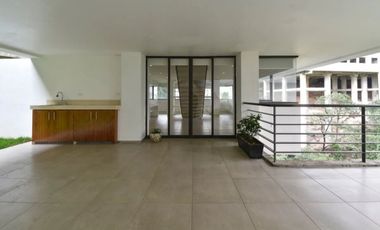 Se vende moderna casa en Lomas Country Club