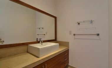 Se vende moderna casa en Lomas Country Club