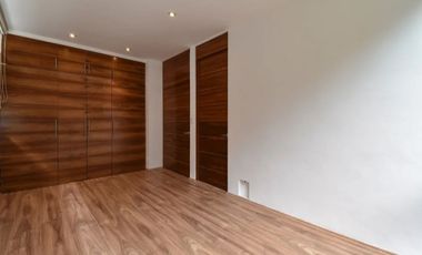 Se vende moderna casa en Lomas Country Club