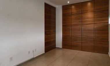 Se vende moderna casa en Lomas Country Club